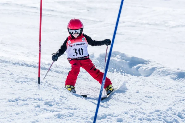 Mateus Tavares tijdens de nationale kampioenschappen van Ski — Stockfoto