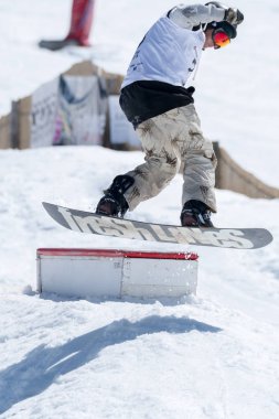 Snowboard Ulusal Şampiyonası sırasında atlet