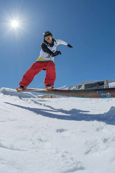 Michael Cruz podczas Czempionatu Narodowego Snowboard — Zdjęcie stockowe