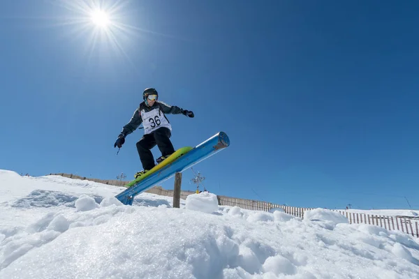 Pedro Sezulfe lors des championnats nationaux de snowboard — Photo