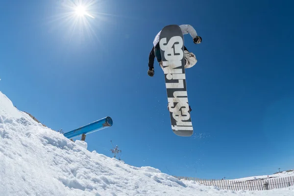 Robinson Weiske durante o Campeonato Nacional de Snowboard — Fotografia de Stock