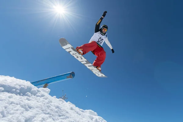 Michael Cruz během národní mistrovství Snowboard — Stock fotografie