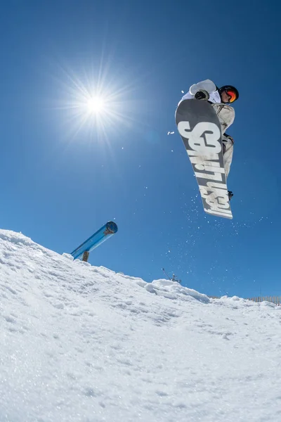 Robinson Weiske durante o Campeonato Nacional de Snowboard — Fotografia de Stock