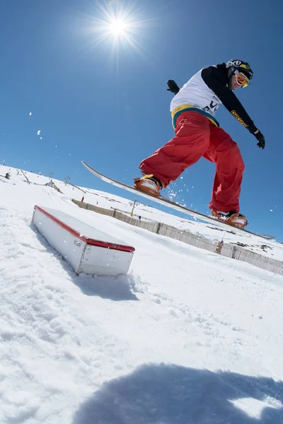 Майкл Круз во время национального чемпионата по сноуборду — стоковое фото