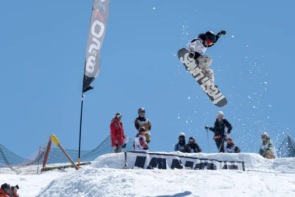 Robinson Weiske durante el Campeonato Nacional de Snowboard —  Fotos de Stock