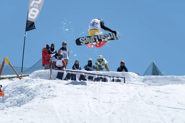 Michael Cruz durante el Campeonato Nacional de Snowboard —  Fotos de Stock