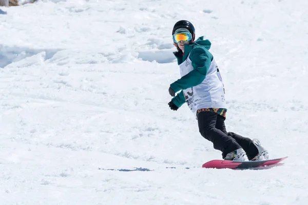 Ines Rainho lors des championnats nationaux de snowboard — Photo