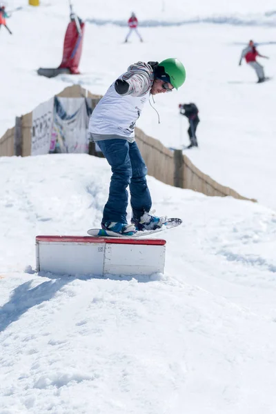 Diogo Pombeiro során a Snowboard országos bajnokság — Stock Fotó