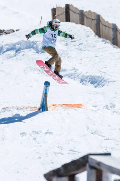 Guilherme Lopes során a Snowboard országos bajnokság — Stock Fotó