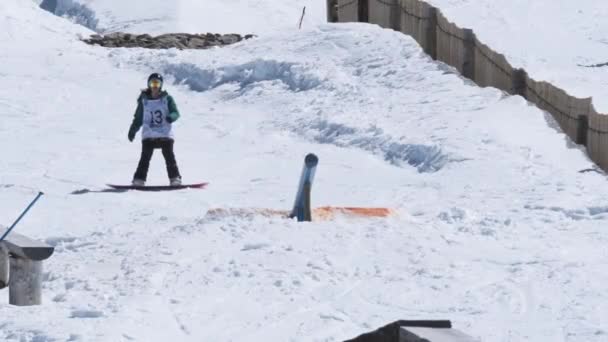 Ines Rainho tijdens de nationale kampioenschappen Snowboard — Stockvideo