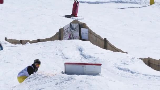 Michael Cruz během národní mistrovství Snowboard — Stock video