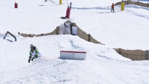 Guilherme Lopes durante o Campeonato Nacional de Snowboard — Vídeo de Stock