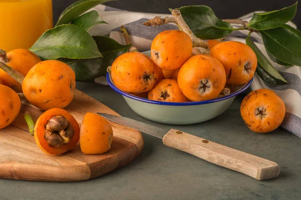 Loquats on kitchen counter — Stock Photo, Image