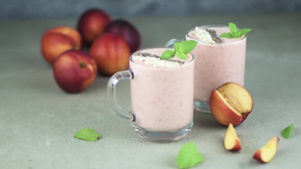 Friss házi smoothie — Stock videók