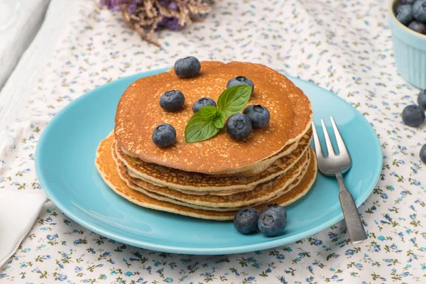 Taze böğürtlen ile Pancakes — Stok fotoğraf