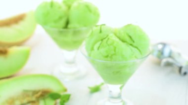 Kavun aromalı dondurma
