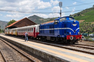 Tarihi tren Tua'nın tren istasyonu