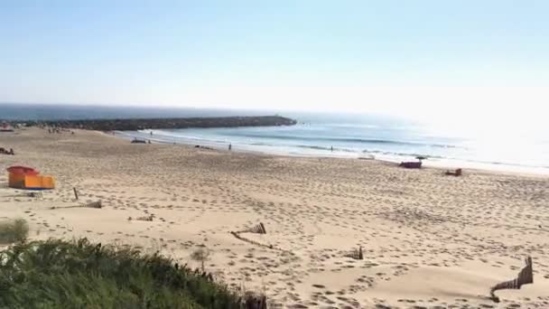 Paramos van strand in Espinho — Stockvideo