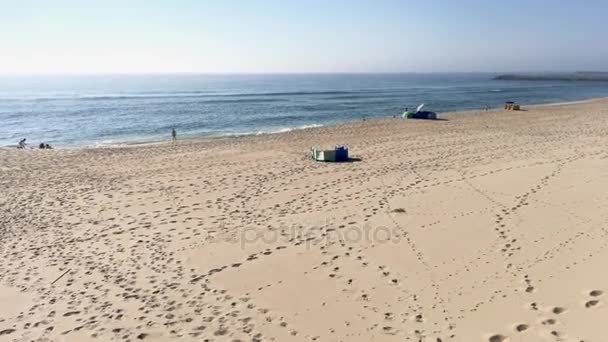 Paramos van strand in Espinho — Stockvideo