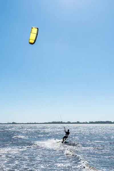 Kite Surfer sörf keyfini — Stok fotoğraf