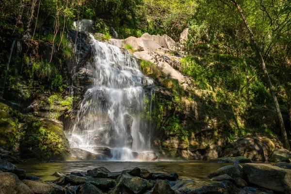 Bella cascata a Cabreia Portogallo — Foto Stock