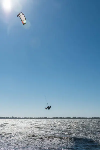 Kite Surfer genieten van surfen — Stockfoto