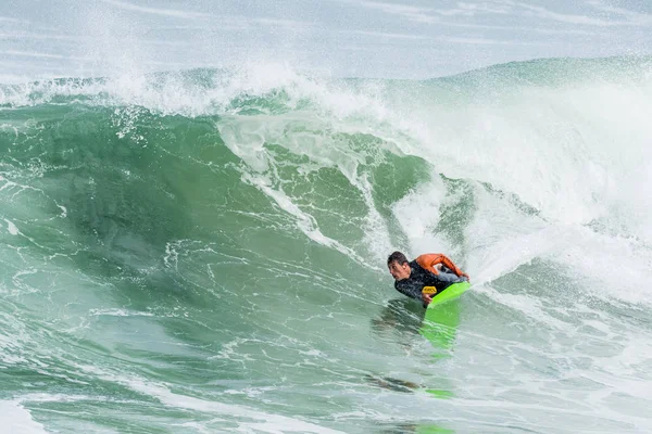 Bodyboarder в дії — стокове фото