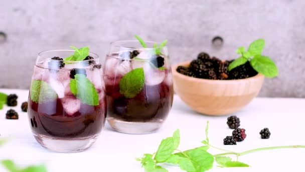 黑莓鲜果饮料 — 图库视频影像