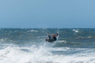 kiteboarder sörf keyfini