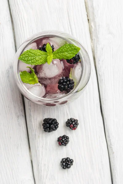 Taze böğürtlen içki