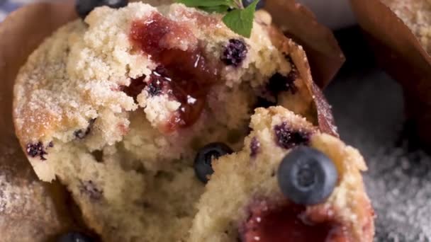 Muffins with red fruits jam fill — Stock Video