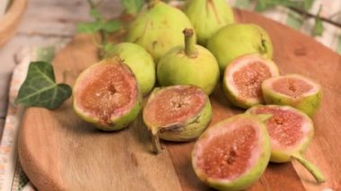 Mutfak coutertop üzerinde lezzetli incir