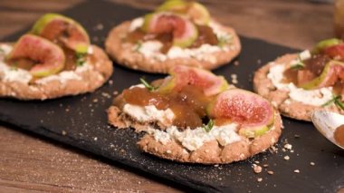 Tahıllı crispread meze
