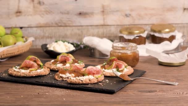 Meergranen crispread voorgerecht — Stockvideo