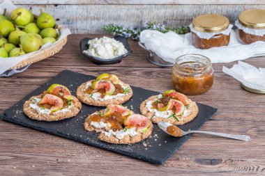 Tahıllı crispread meze