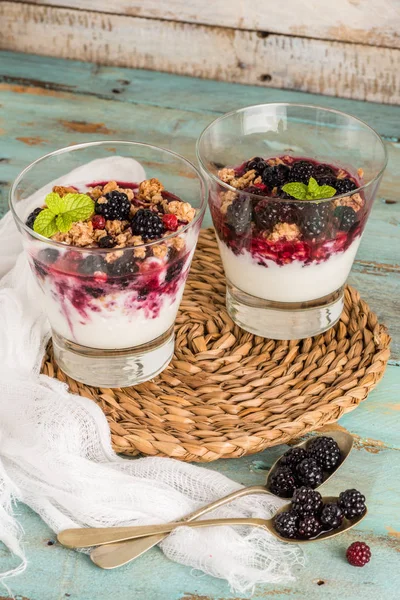 Ahududu ile yoğurt çöl