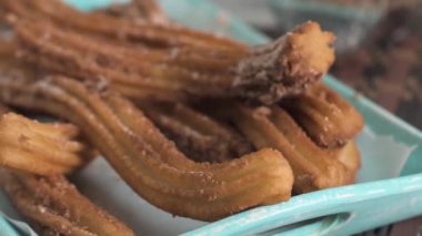 Sıcak çikolata ile geleneksel tatlıları 