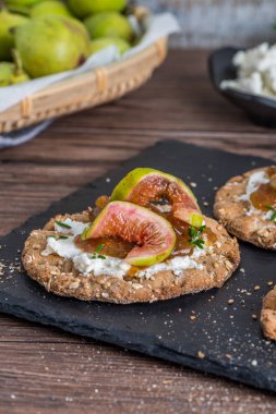 Tahıllı crispread meze