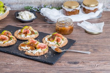 Tahıllı crispread meze