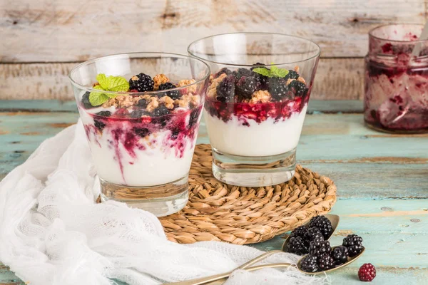 Ahududu ile yoğurt çöl