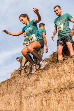 Saman osbtacle üstesinden sporcular