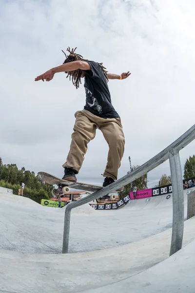 Матеус Фрейтас во время 4-го этапа DC Skate Challenge — стоковое фото