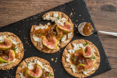 Tahıllı crispread meze