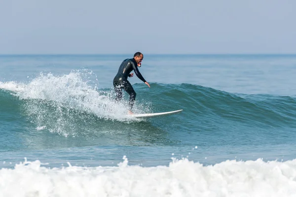 Серфінгу хвилі — стокове фото