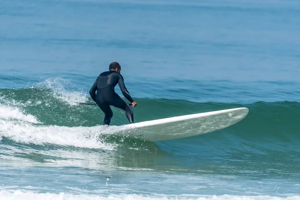 Wstać wiosło surfer — Zdjęcie stockowe