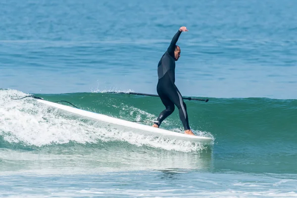 Peddel surfer opstaan — Stockfoto
