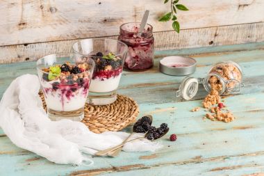 Lezzetli kırmızı meyve çöl