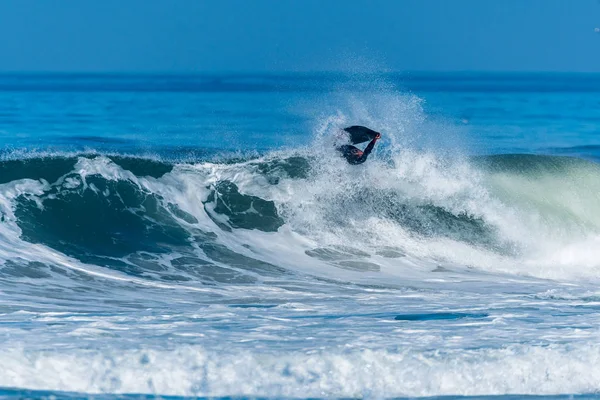Bodyboarder サーフィン海の波 — ストック写真