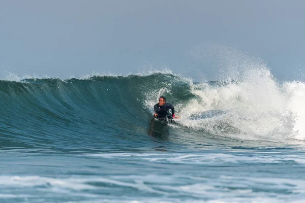 Bodyboarder surfing ocean wave — Stock Photo, Image