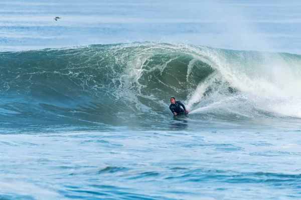 Bodyboarder sörf okyanus dalgası — Stok fotoğraf